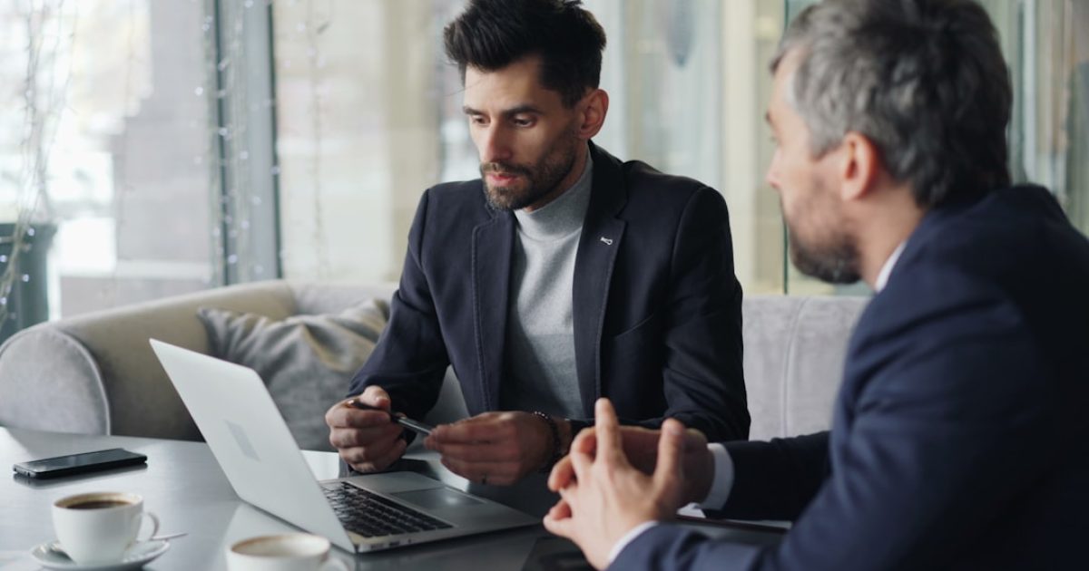 Domínio .pt ou .com? SEO, Confiança e Custo para Negócios PT